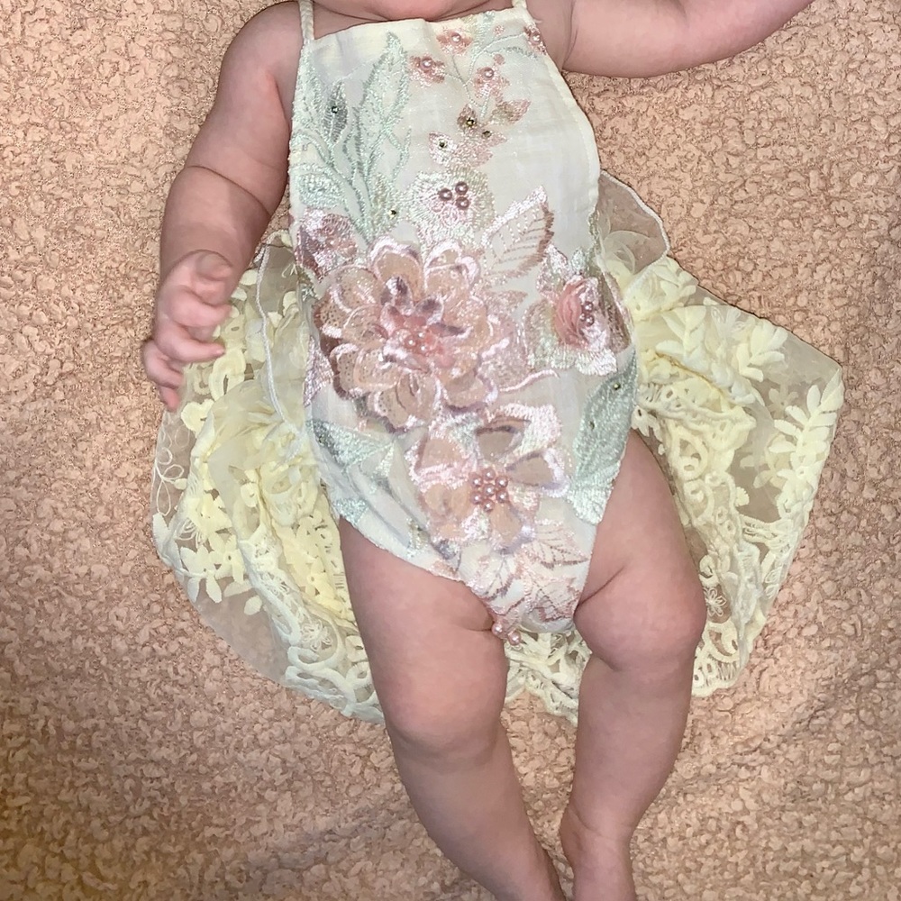 Baby floral one piece with tulle train 0-3 month - worn once for 3mo pictures